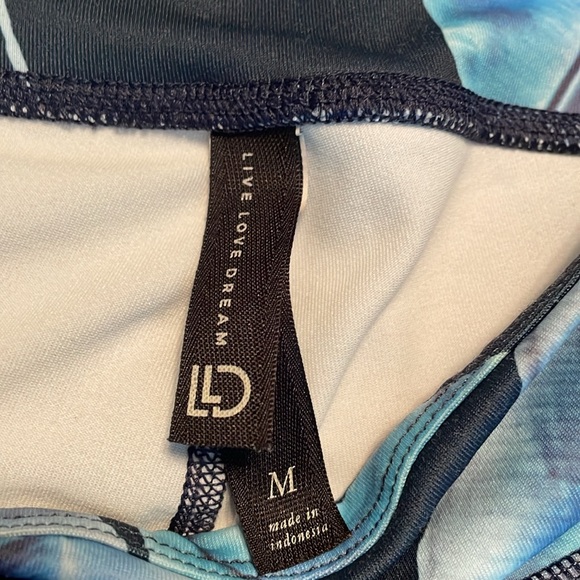Live Love Dream / size Medium - cropped length leggings EUC - Picture 2 of 9